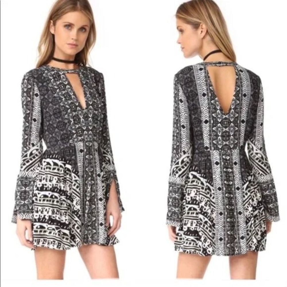 Free People Black White Geometric Print Open Back‎ Keyhole Mini Dress Size 4